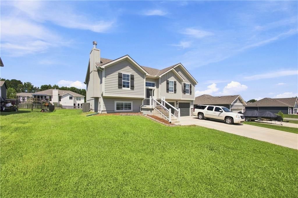 Photo 19 of 23 - 20124 W 221st Street, Spring Hill, KS 66083