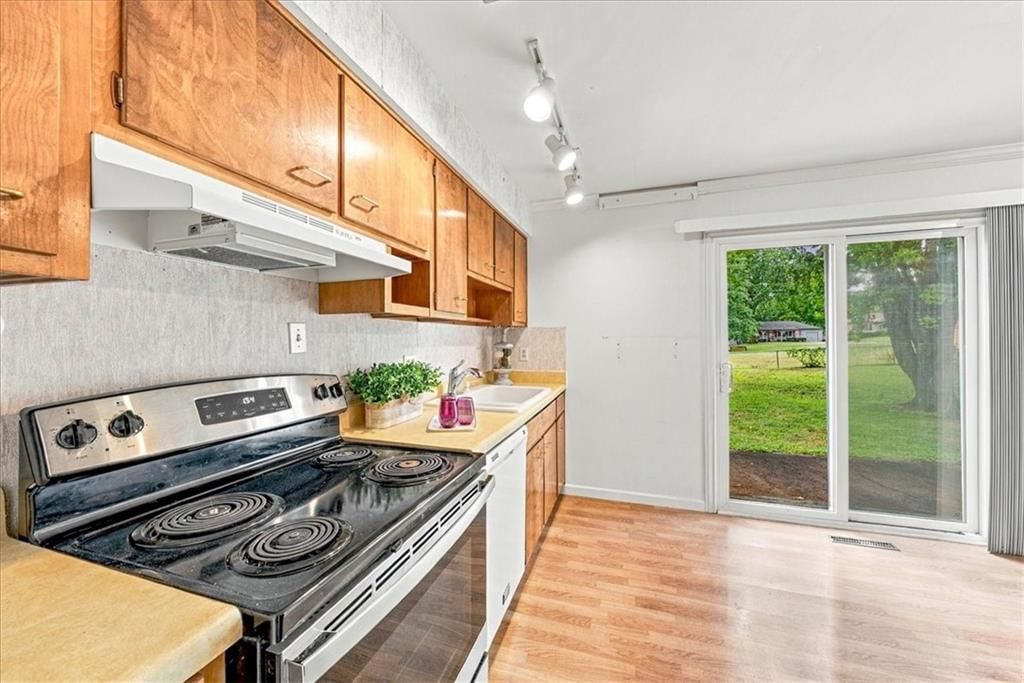 8201 W 91st Street — photo 14
