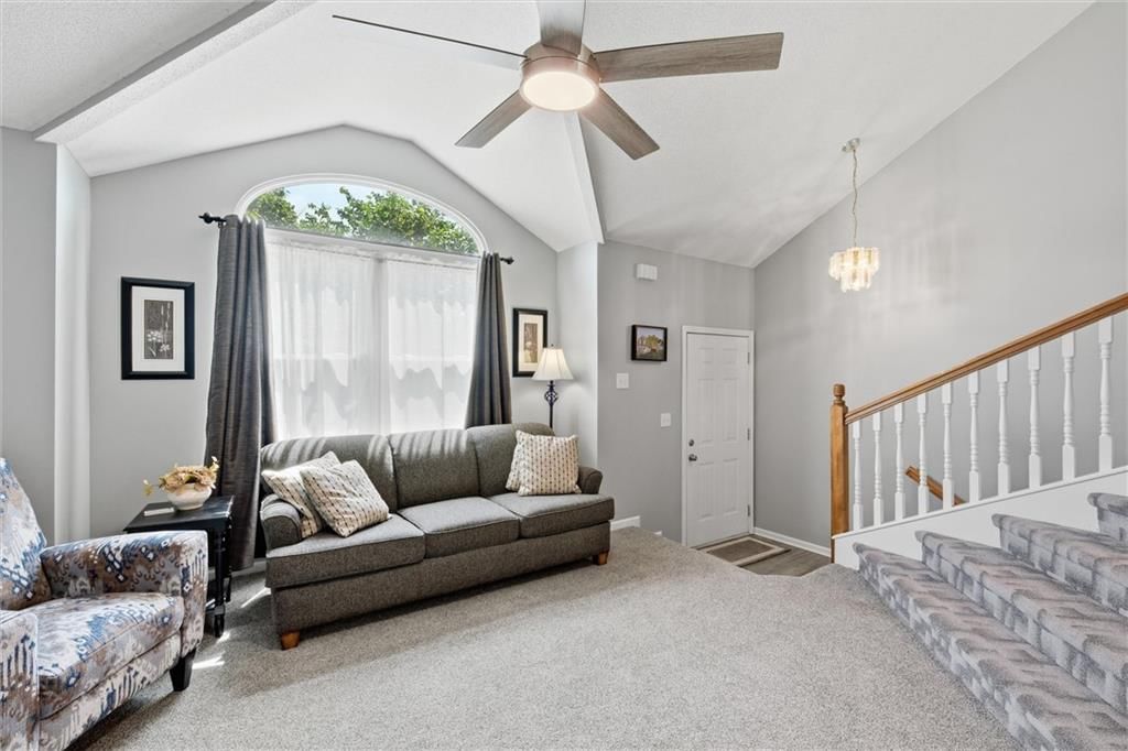 13710 Hunter Drive — photo 8