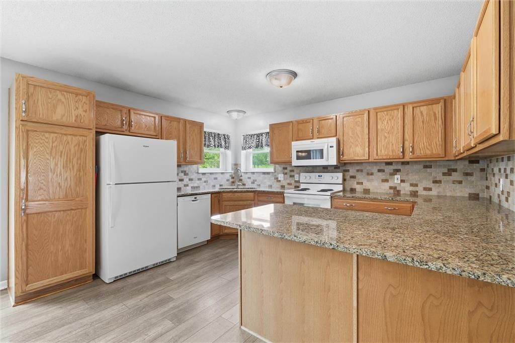 13710 Hunter Drive — photo 11