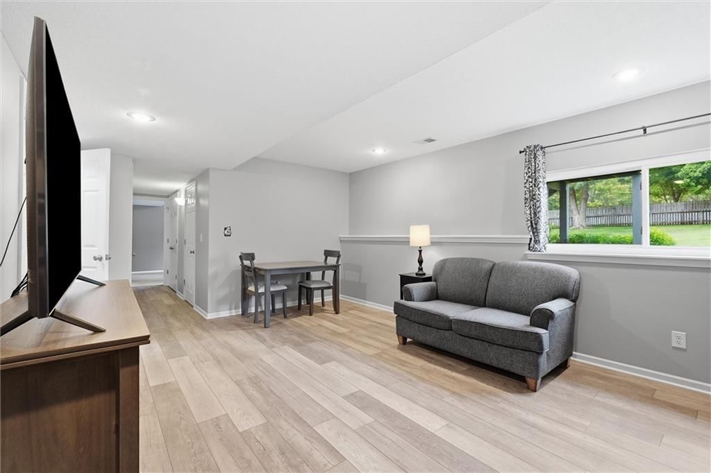 13710 Hunter Drive — photo 27