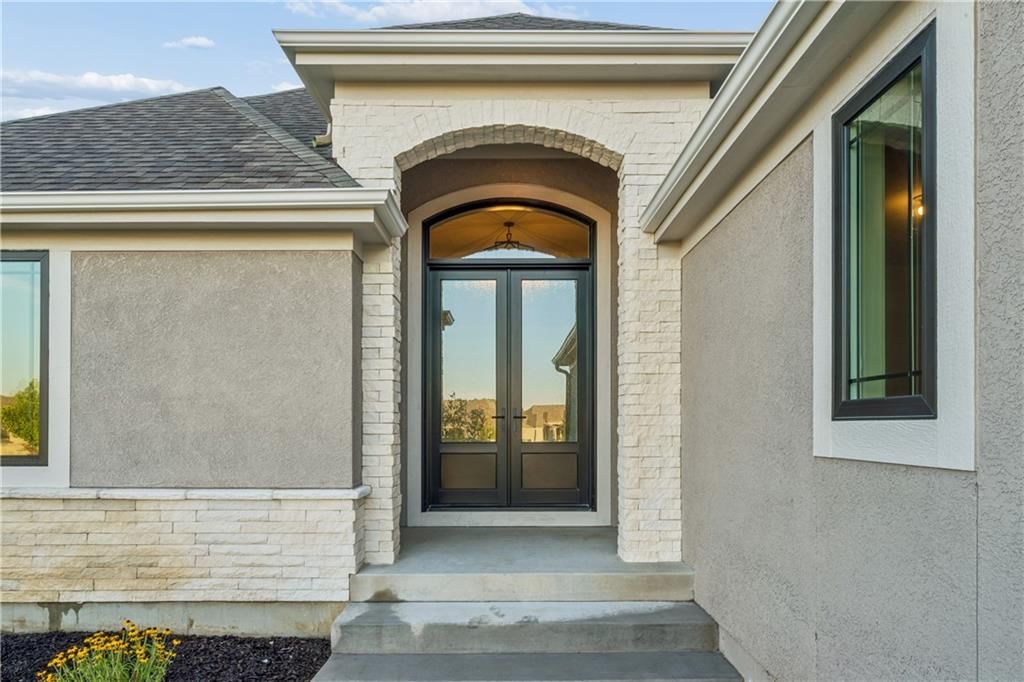 10301 W 151 Place, Overland Park, KS