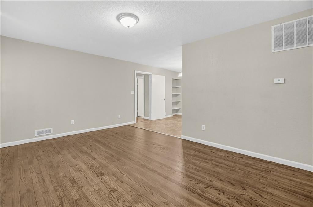 7606 E 112th Terrace, Kansas City, MO: listing photo 2