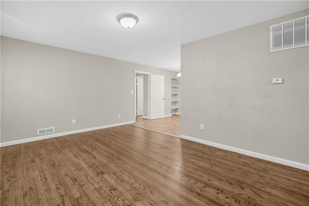 7606 E 112th Terrace, Kansas City, MO: listing photo 3