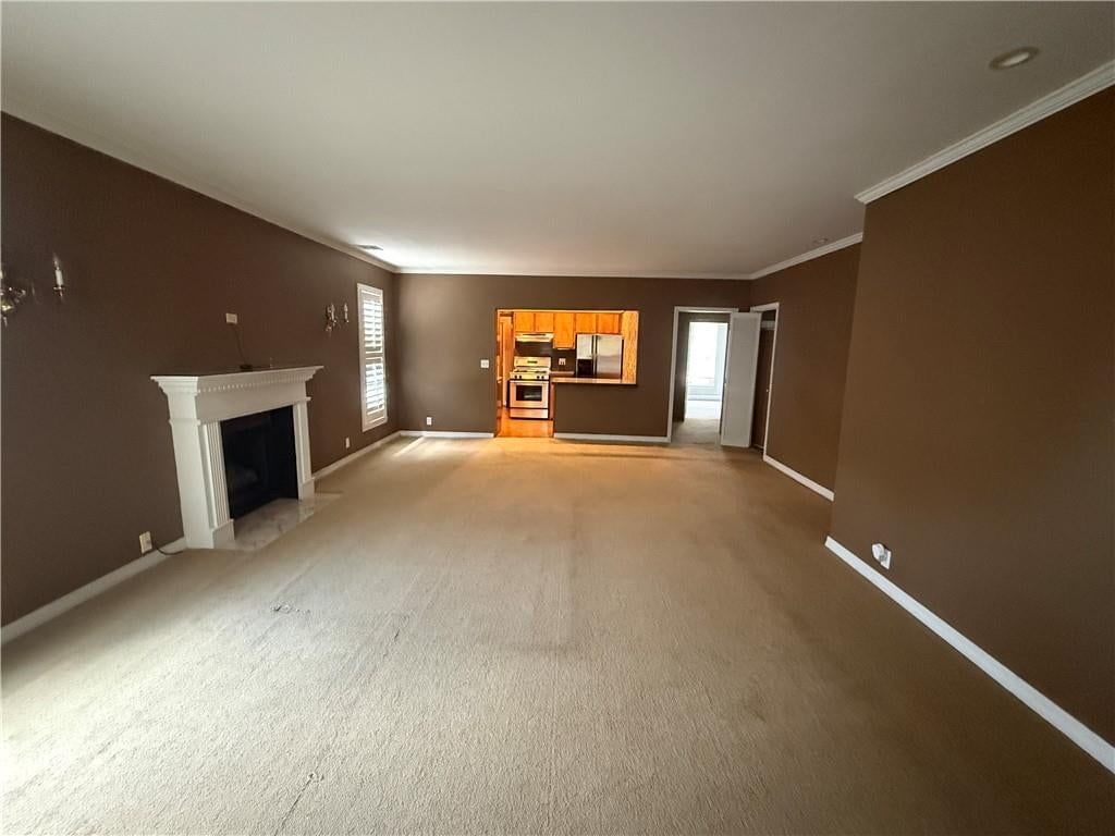 706 W 1st Street — photo 3