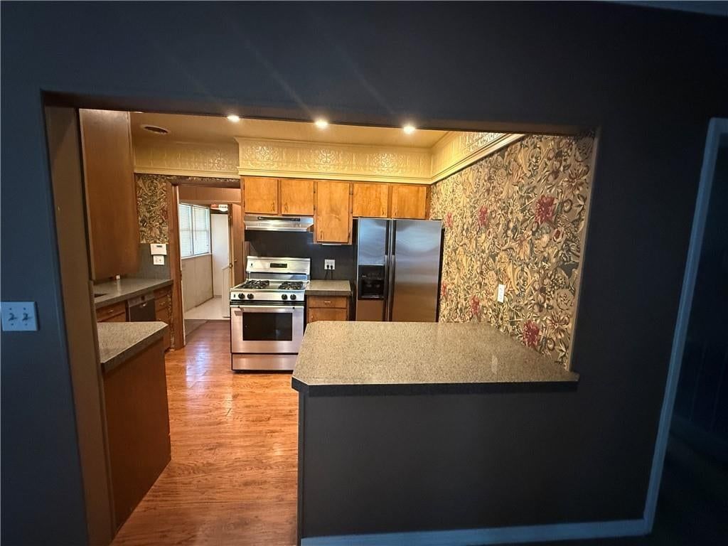 706 W 1st Street — photo 5