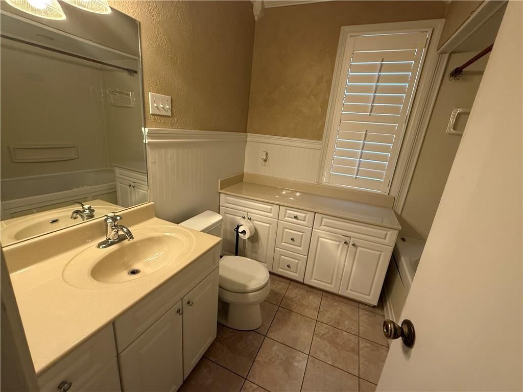 706 W 1st Street — photo 11
