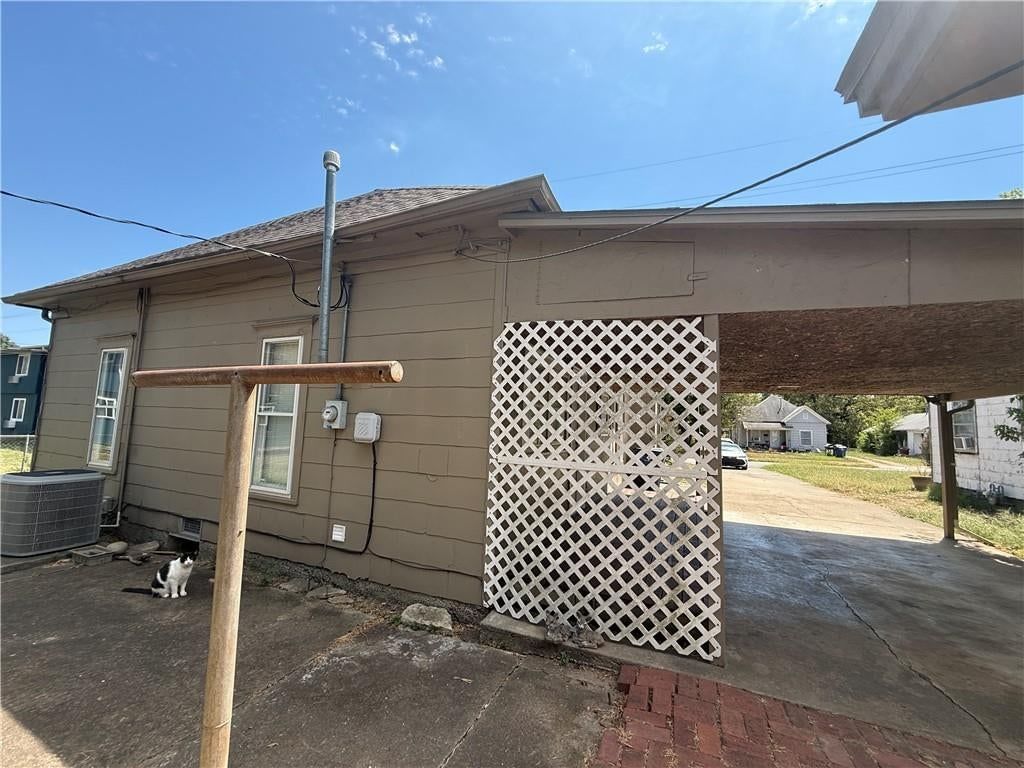 706 W 1st Street — photo 20