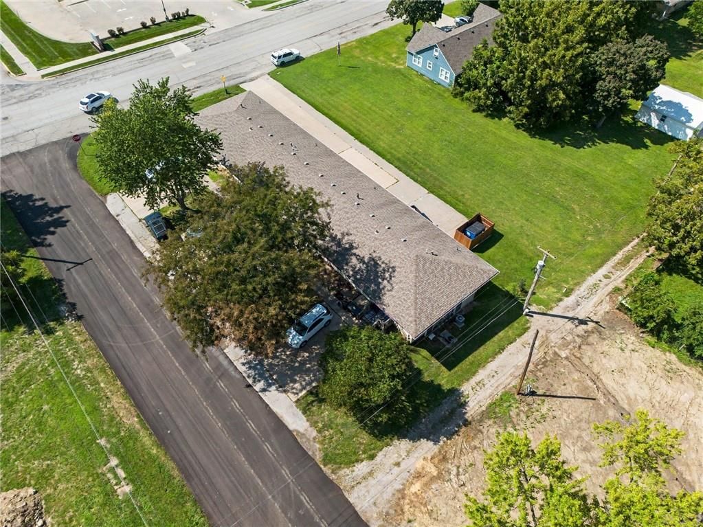 115 W Orchard Street — photo 16