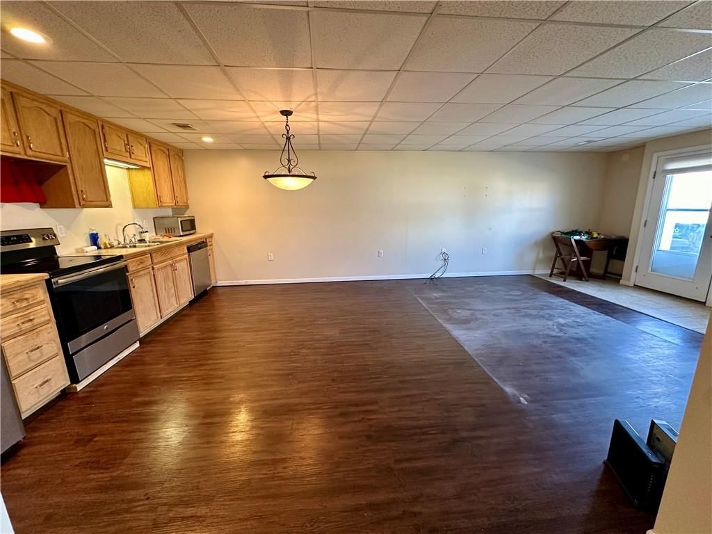 115 W Orchard Street — photo 28