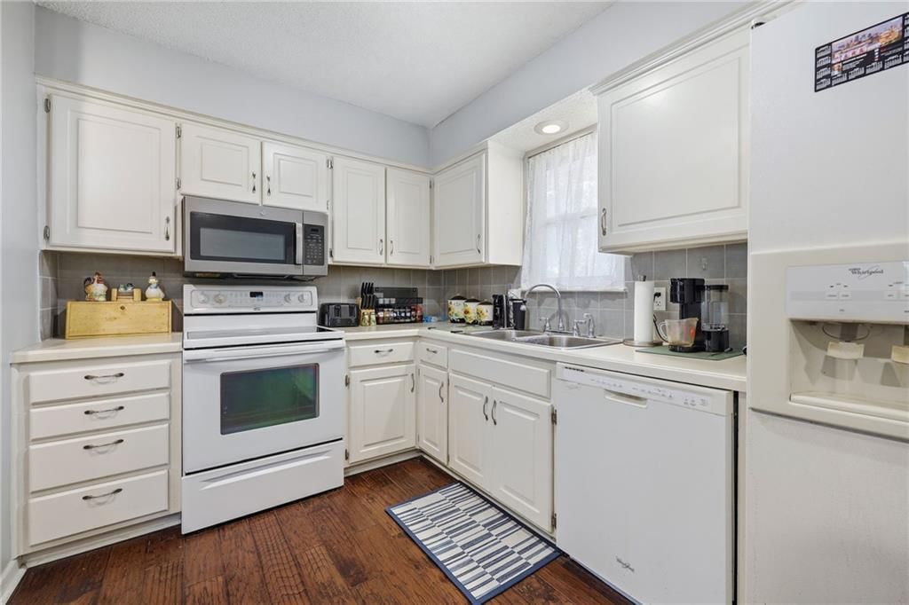 2033 E WYANDOTTE Street — photo 10