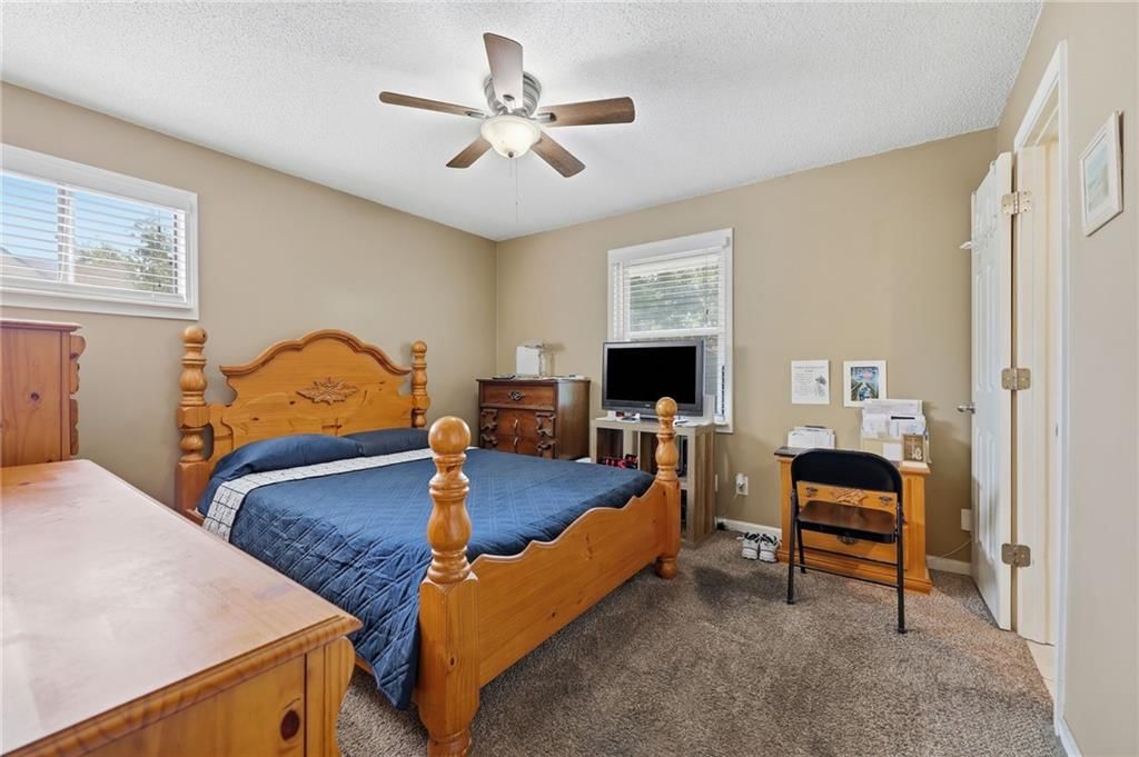 2033 E WYANDOTTE Street — photo 14