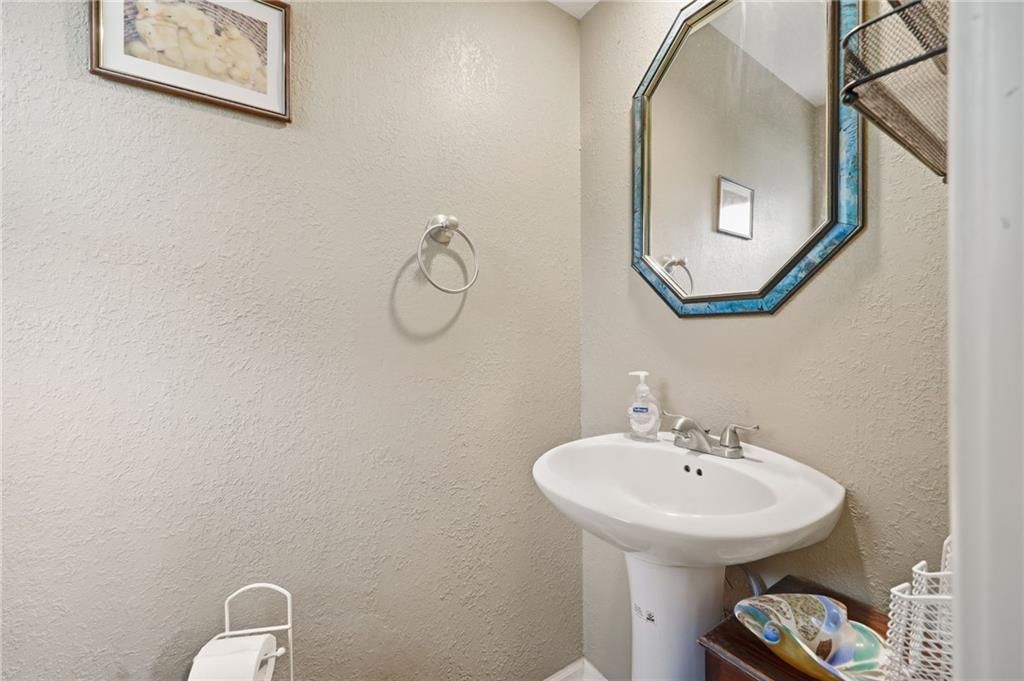 2033 E WYANDOTTE Street — photo 15