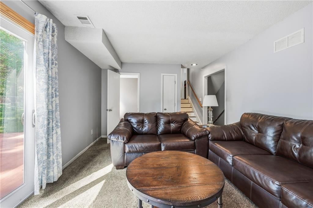 2033 E WYANDOTTE Street — photo 19
