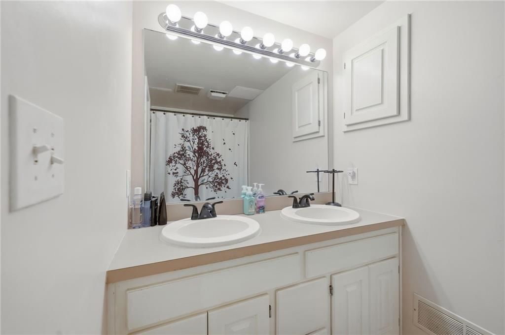 2033 E WYANDOTTE Street — photo 22