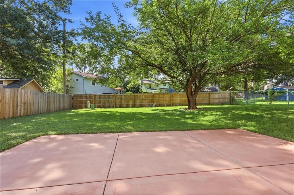 2033 E WYANDOTTE Street — photo 25