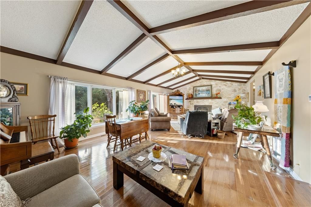 900 Holly Avenue, Harrisonville, MO: listing photo 2