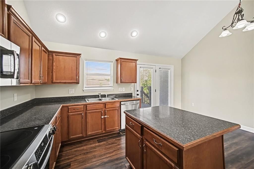 Photo 13 of 33 - 9218 N Kirkwood Avenue, Kansas City, MO 64154