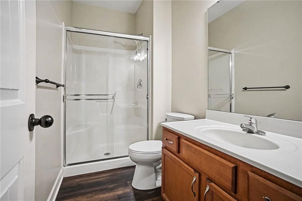 Photo 17 of 33 - 9218 N Kirkwood Avenue, Kansas City, MO 64154