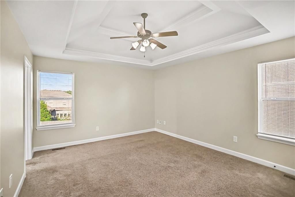 Photo 19 of 33 - 9218 N Kirkwood Avenue, Kansas City, MO 64154