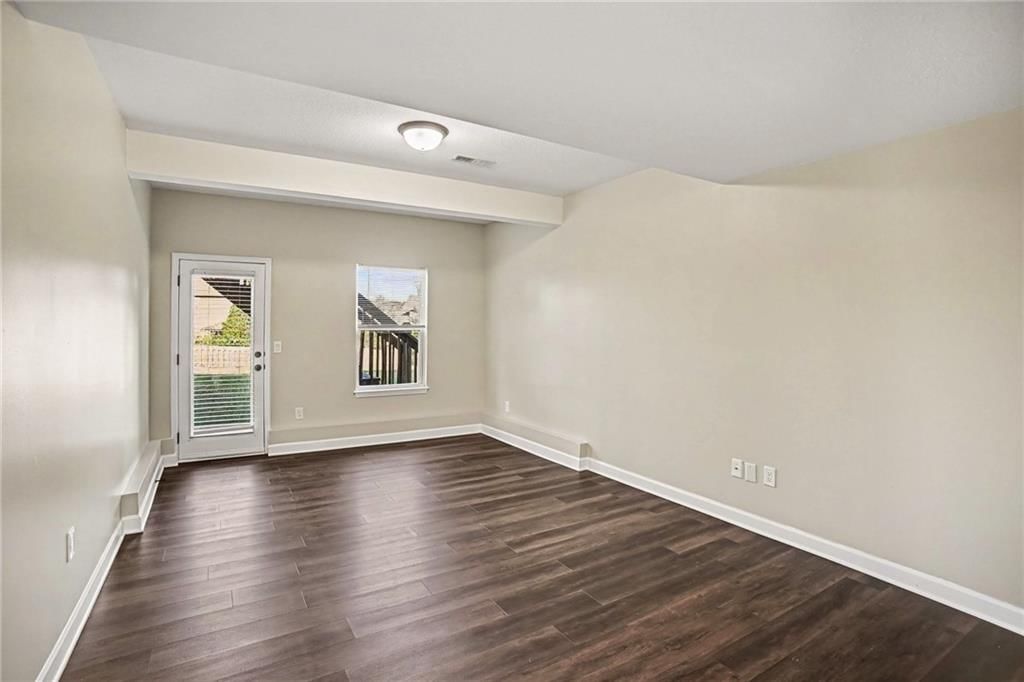 Photo 23 of 33 - 9218 N Kirkwood Avenue, Kansas City, MO 64154