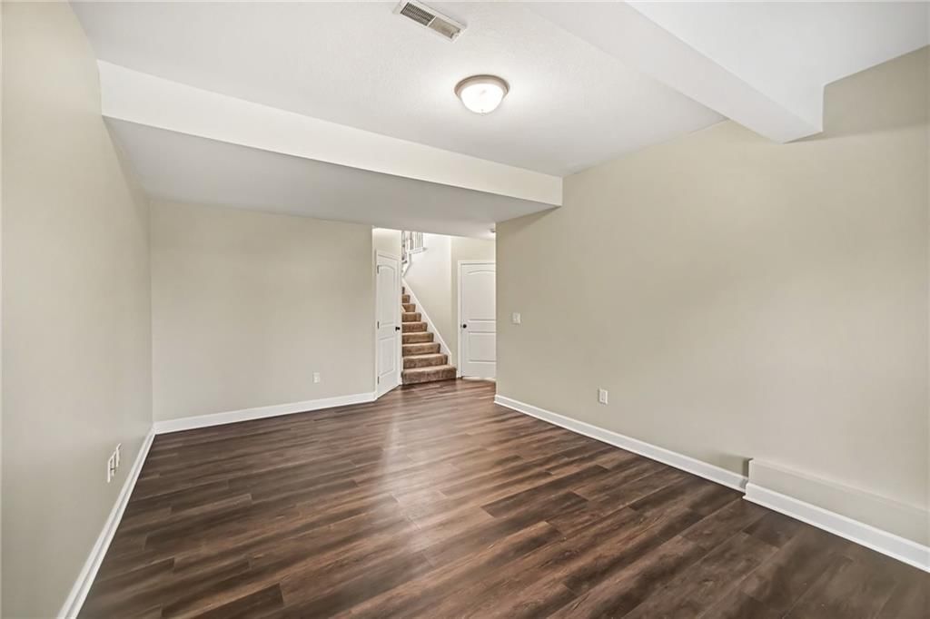 Photo 24 of 33 - 9218 N Kirkwood Avenue, Kansas City, MO 64154