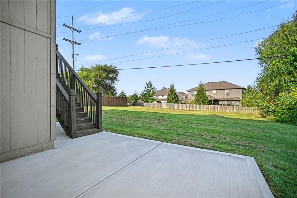 Photo 27 of 33 - 9218 N Kirkwood Avenue, Kansas City, MO 64154