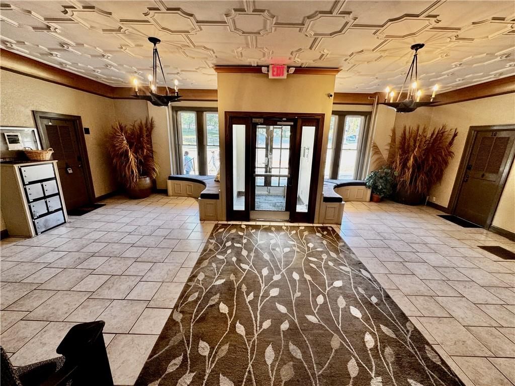 323 E Emanuel Cleaver II Boulevard — photo 11