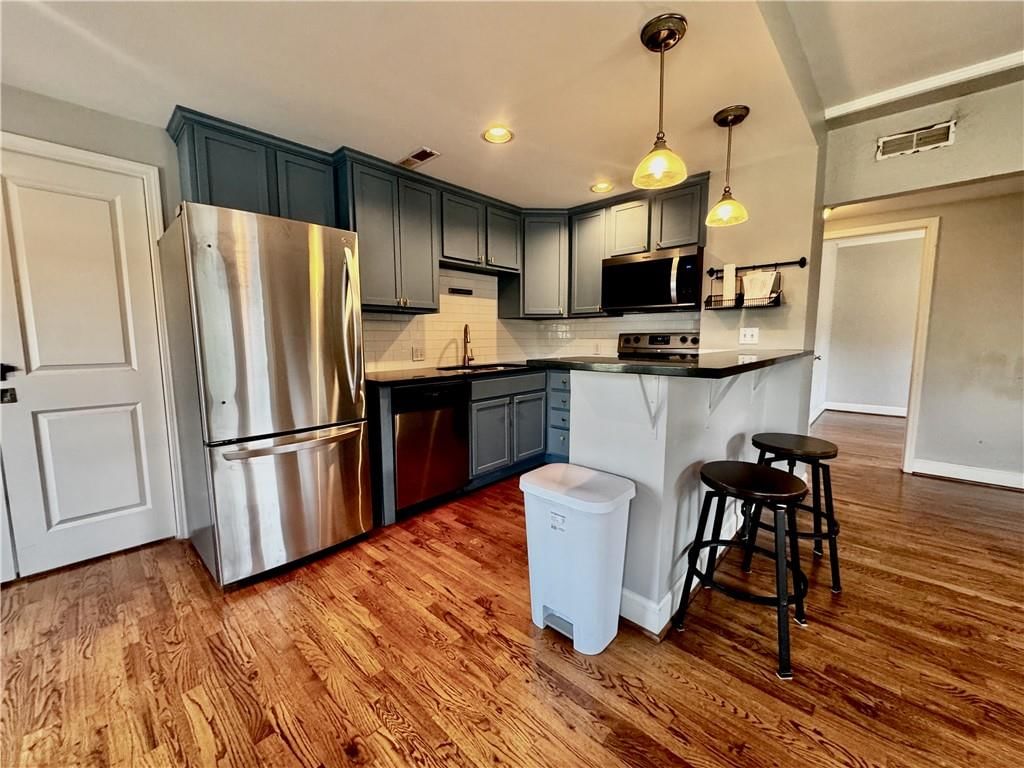 323 E Emanuel Cleaver II Boulevard — photo 18