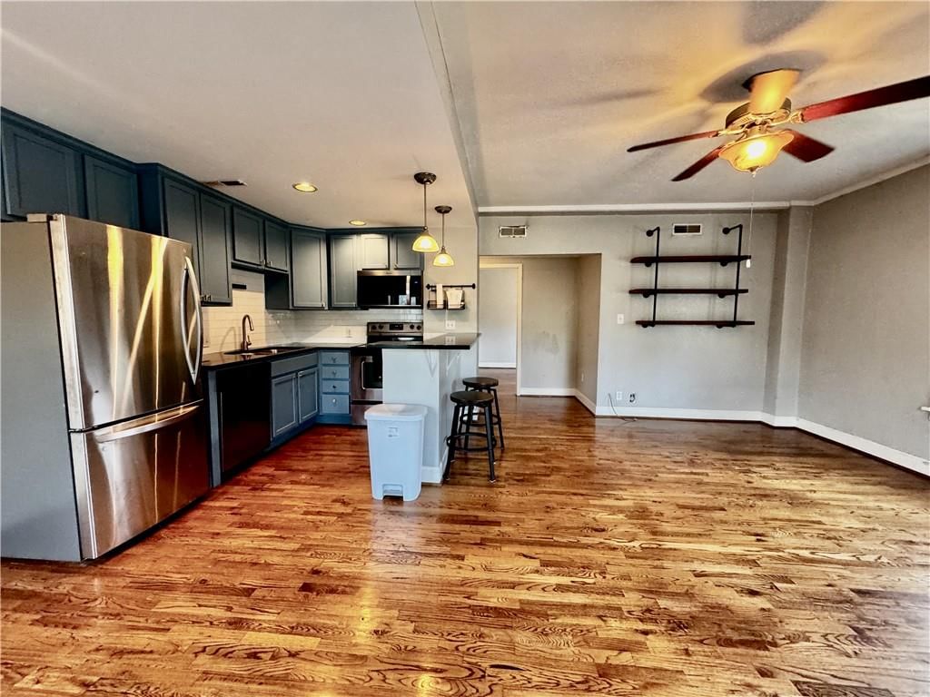 323 E Emanuel Cleaver II Boulevard — photo 23
