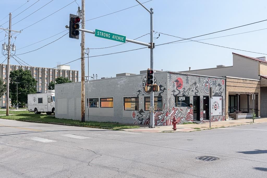 3124 Strong Avenue — photo 11