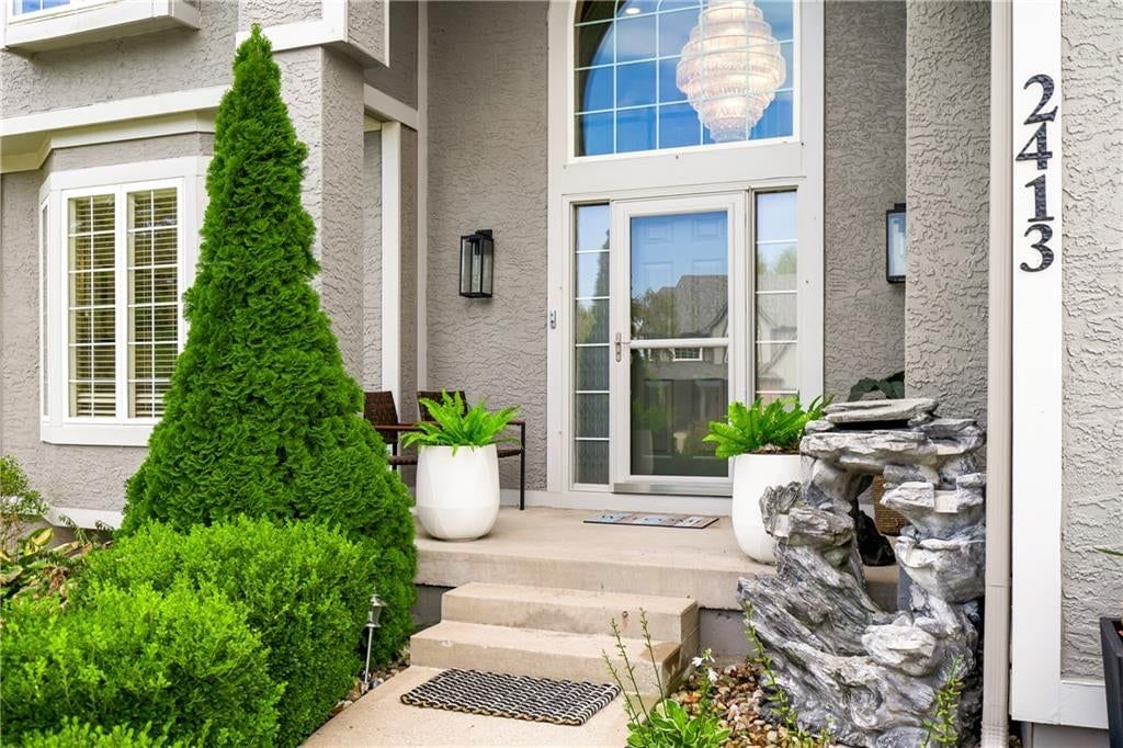 2413 SW Regency Drive, Lee's Summit, MO: listing photo 3