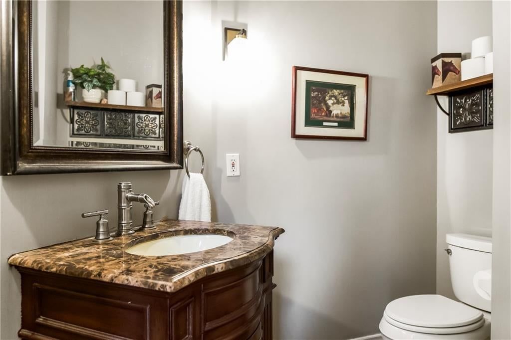 Photo 20 of 45 - 2413 SW Regency Drive, Lee's Summit, MO 64082