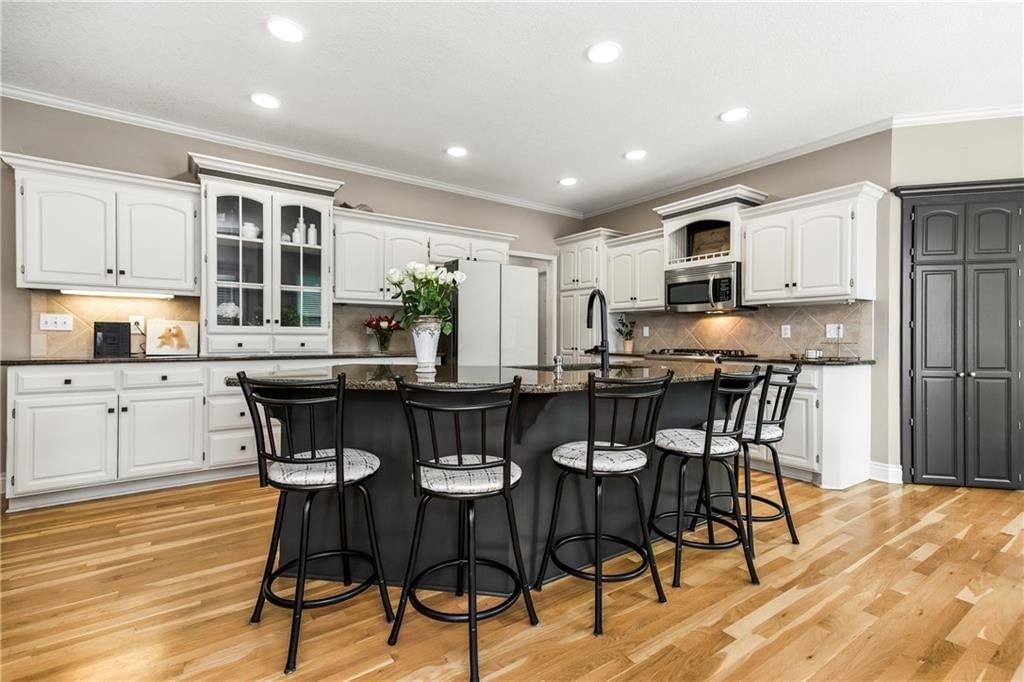 Photo 12 of 45 - 2413 SW Regency Drive, Lee's Summit, MO 64082