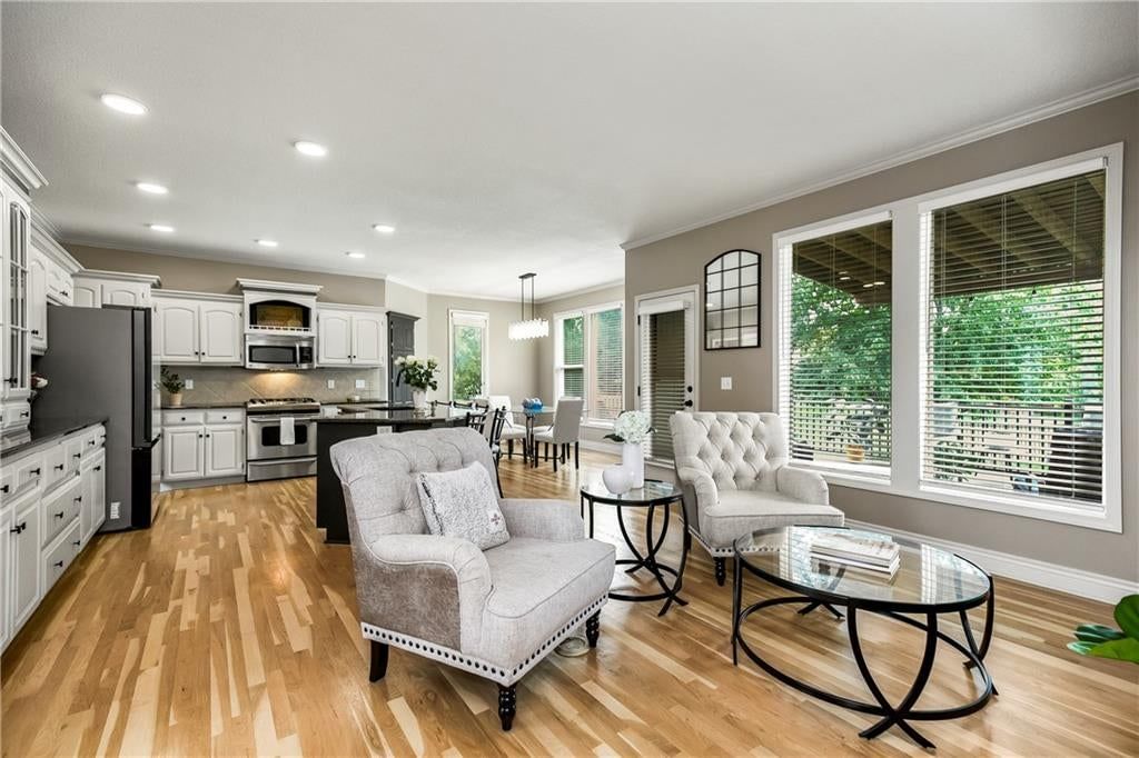 Photo 16 of 45 - 2413 SW Regency Drive, Lee's Summit, MO 64082