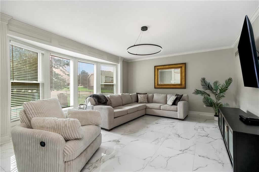 Photo 19 of 45 - 2413 SW Regency Drive, Lee's Summit, MO 64082