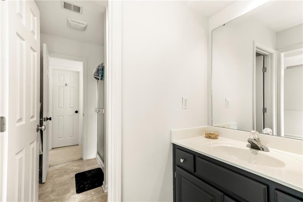 Photo 30 of 45 - 2413 SW Regency Drive, Lee's Summit, MO 64082