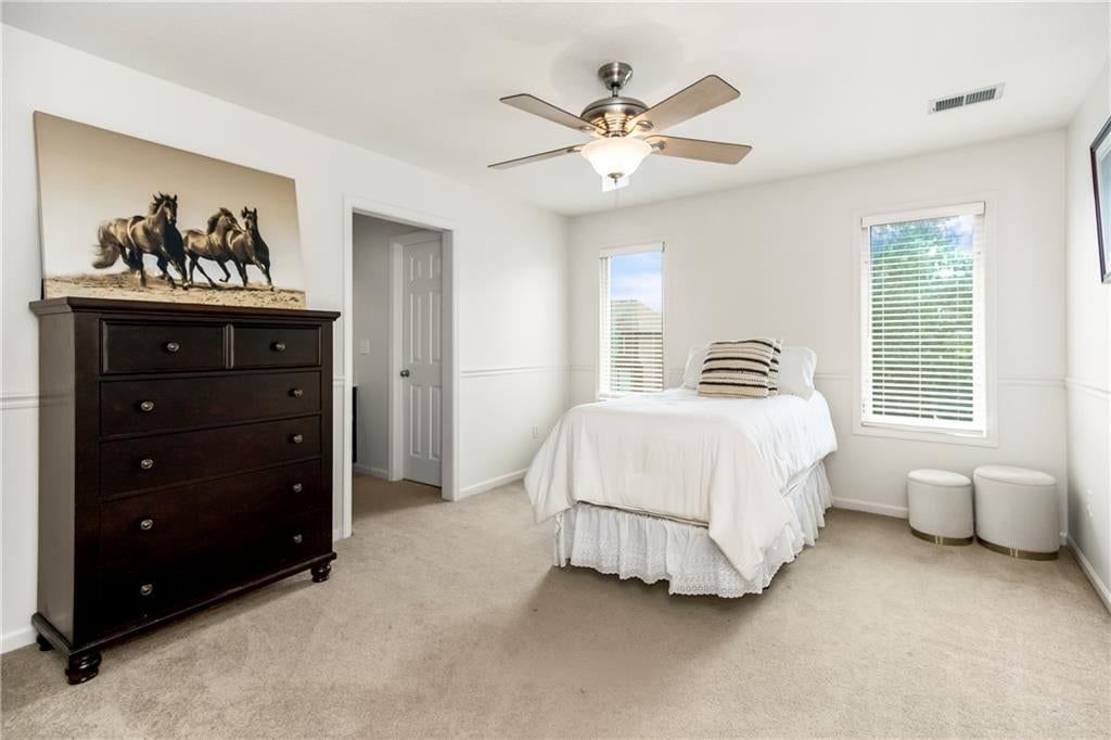 Photo 31 of 45 - 2413 SW Regency Drive, Lee's Summit, MO 64082
