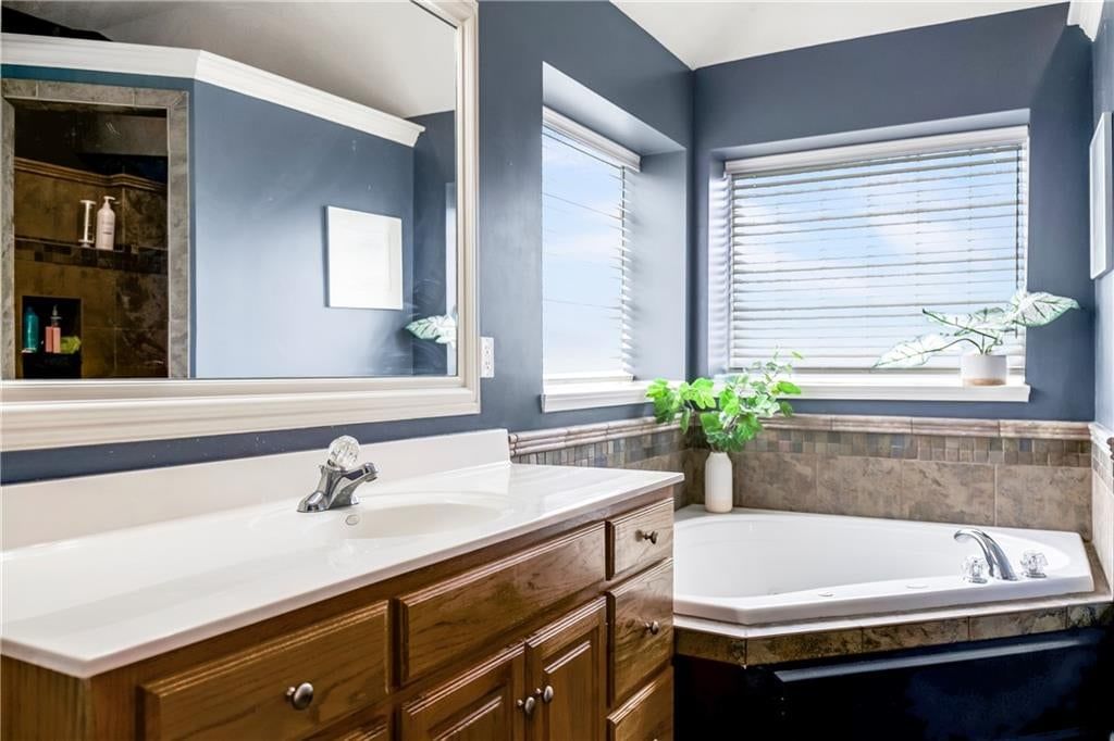 Photo 24 of 45 - 2413 SW Regency Drive, Lee's Summit, MO 64082