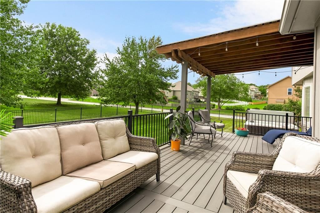 Photo 4 of 45 - 2413 SW Regency Drive, Lee's Summit, MO 64082