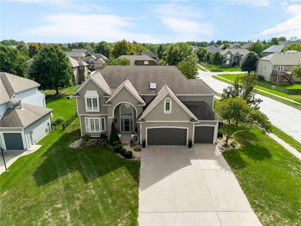 Photo 41 of 45 - 2413 SW Regency Drive, Lee's Summit, MO 64082