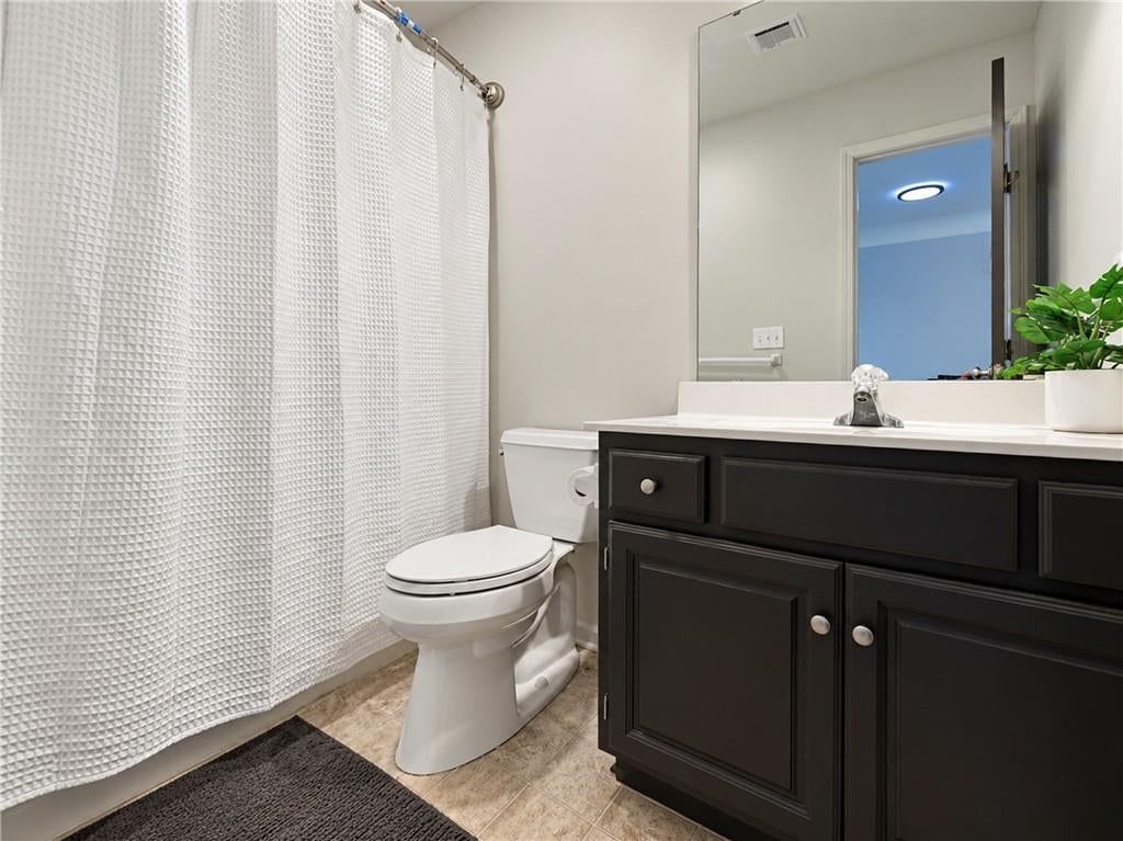 Photo 32 of 45 - 2413 SW Regency Drive, Lee's Summit, MO 64082