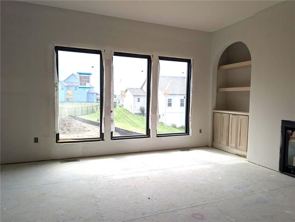 Photo 5 of 25 - 7801 NE 103rd Terrace, Kansas City, MO 64057
