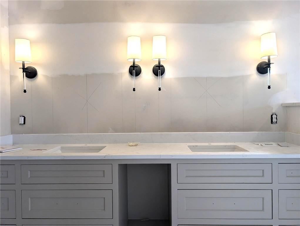 Double vanity at 7801 NE 103rd Terrace, Kansas City, MO 64057