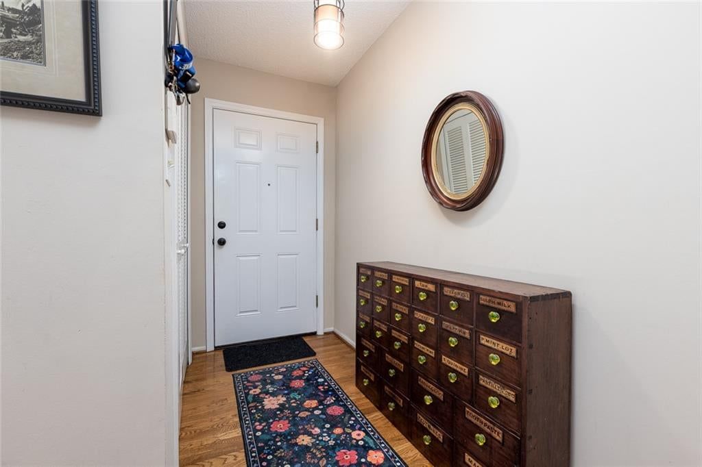 Photo 6 of 37 - 10804 Glenwood Street, Overland Park, KS 66211