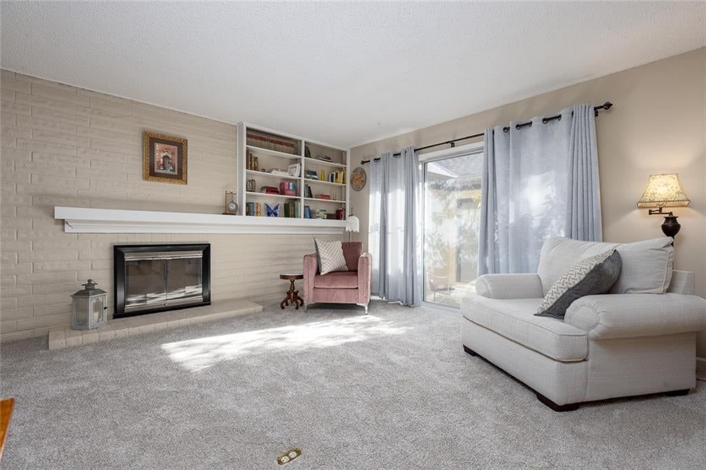 Photo 8 of 37 - 10804 Glenwood Street, Overland Park, KS 66211