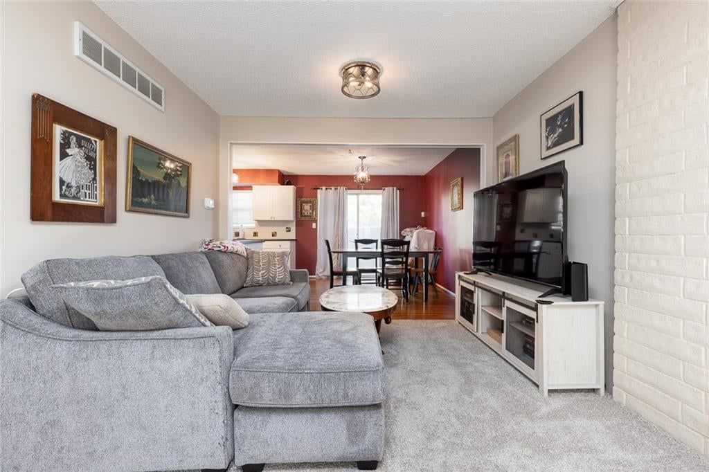 Photo 9 of 37 - 10804 Glenwood Street, Overland Park, KS 66211