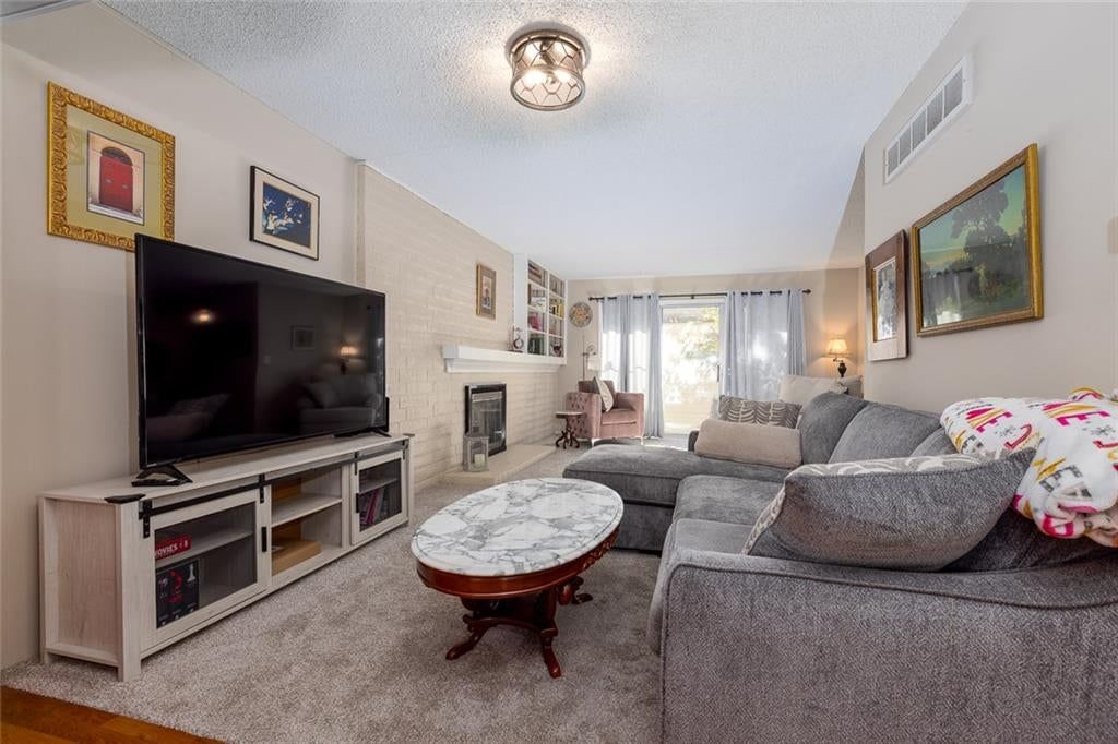 Photo 11 of 37 - 10804 Glenwood Street, Overland Park, KS 66211