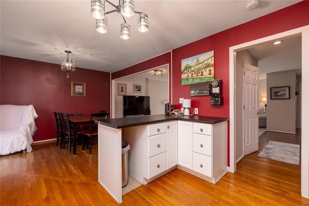 Photo 16 of 37 - 10804 Glenwood Street, Overland Park, KS 66211