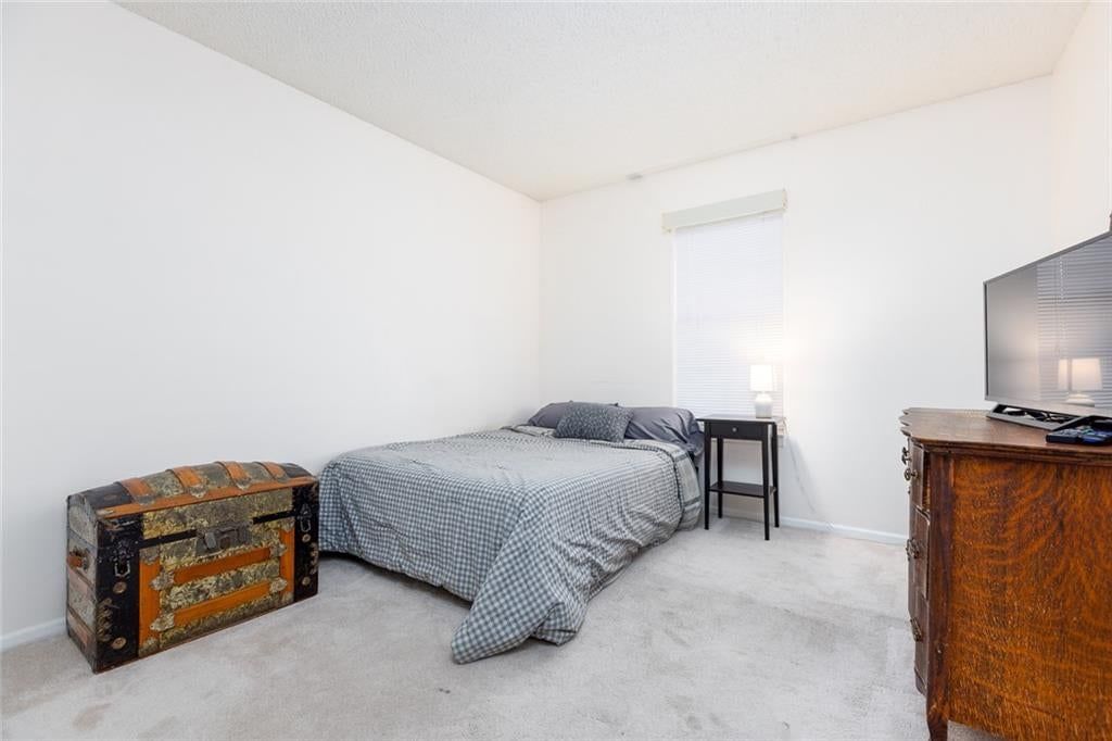 Photo 18 of 37 - 10804 Glenwood Street, Overland Park, KS 66211